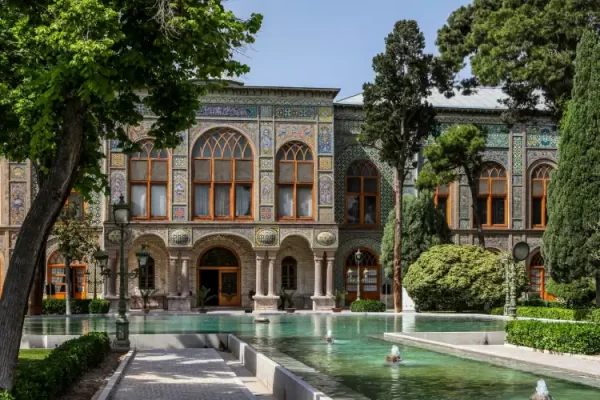 کاخ گلستان از جاهای دیدنی نزدیک فرودگاه مهرآباد