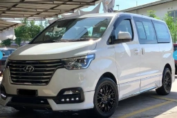 خودروی ون هیوندا برای ترانسفر فرودگاهی دبی